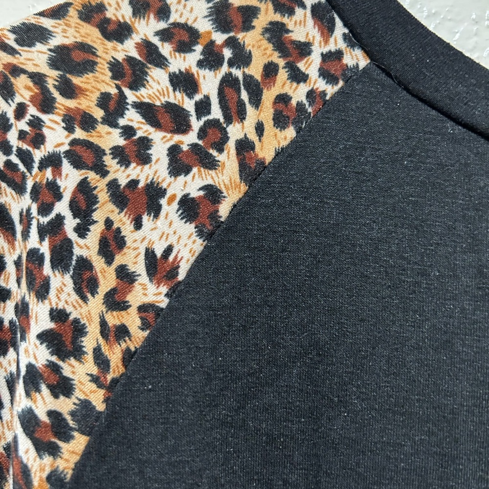 Sunshine &rodeos black striped‎ and cheetah print top size large - Picture 4 of 6